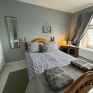 House Near To Castlecourt Shopping Alloggio in famiglia